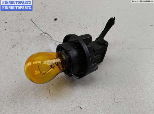 Патрон лампы указателя поворота MB1485801 на Mercedes C-Class W202 (1993-2000)