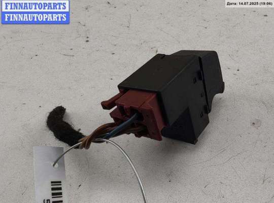 купить Кнопка открывания багажника на Volkswagen Passat B5+ (GP)