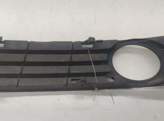 купить Рамка фары противотуманной правой на Audi A4 B6 (2001-2004)