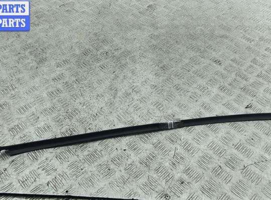 купить Молдинг лобового стекла на Volkswagen Passat B5+ (GP)