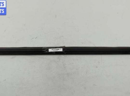 Молдинг стекла двери задней правой наружный FO2145311 на Ford Mondeo III (2000-2007)