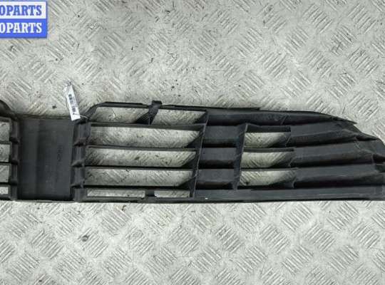 купить Решётка (заглушка) в бампер на Volkswagen Passat B5+ (GP)