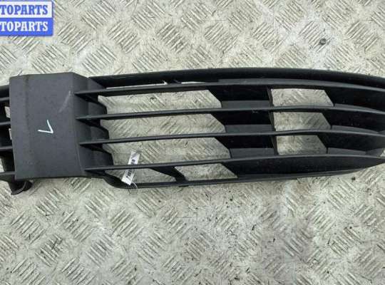 купить Решётка (заглушка) в бампер на Volkswagen Passat B5+ (GP)