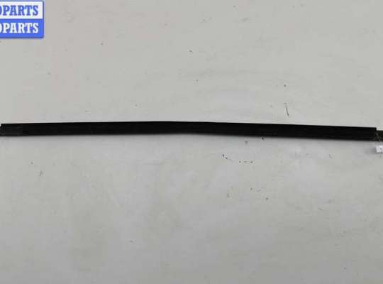 купить Молдинг стекла двери задней правой наружный на Volkswagen Passat B7