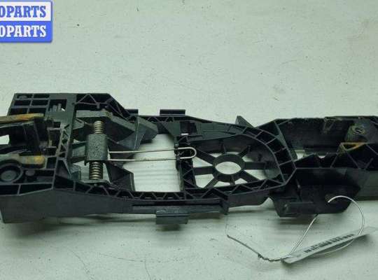 купить Корпус (держатель) ручки двери передней правой на Volkswagen Passat B6