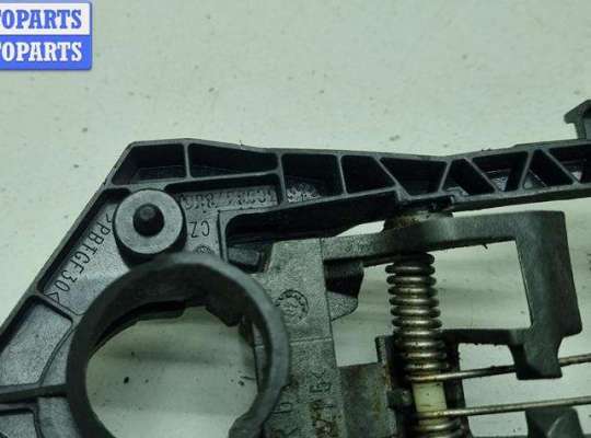 купить Корпус (держатель) ручки двери передней правой на Volkswagen Passat B6