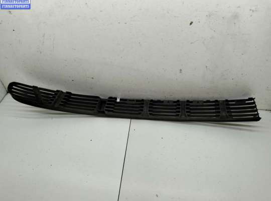 купить Решётка (заглушка) в бампер на Volkswagen Passat B5