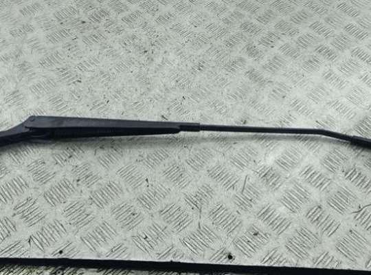 купить Щеткодержатель (поводок стеклоочистителя) передний на Peugeot 308 T7 (2007-2013)