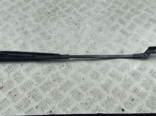 купить Щеткодержатель (поводок стеклоочистителя) передний на Peugeot 308 T7 (2007-2013)