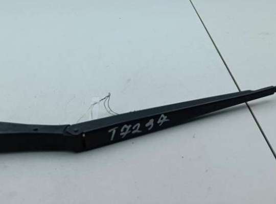 купить Щеткодержатель (поводок стеклоочистителя) передний на Ford Focus I (1998-2005)