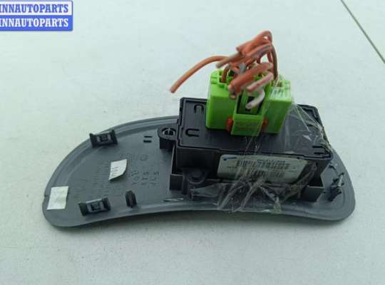 купить Блок кнопок управления стеклоподъемниками на Chrysler Voyager (2001-2007)