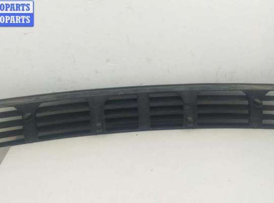 купить Решётка (заглушка) в бампер на Audi A4 B5 (1994-2001)