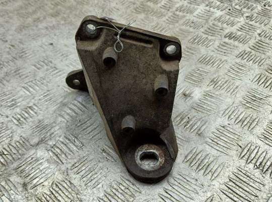 Кронштейн КПП опорный AU1772403 на Audi A6 C5 (1997-2005)