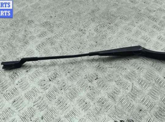 купить Щеткодержатель (поводок стеклоочистителя) передний на Hyundai i30