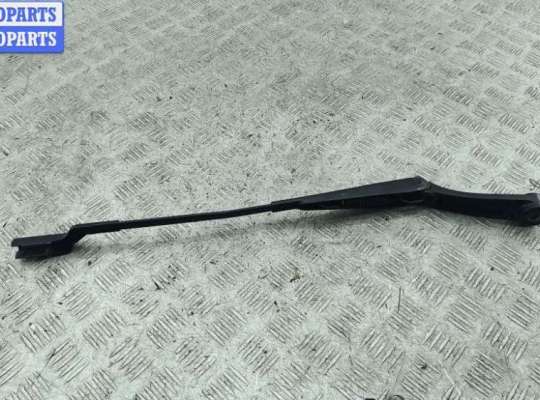 купить Щеткодержатель (поводок стеклоочистителя) передний на Hyundai i30