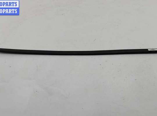 купить Молдинг стекла двери передней левой наружный на Volkswagen Golf-4