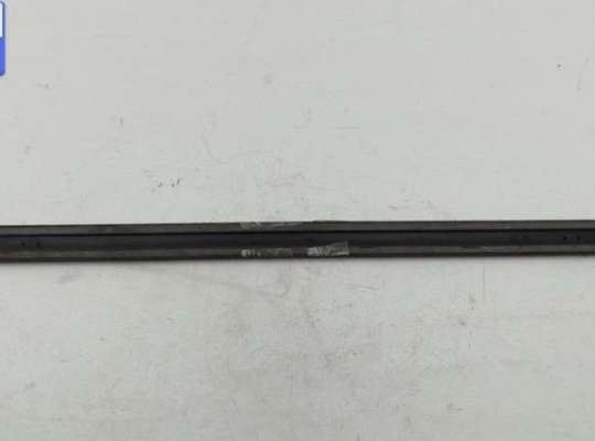 купить Молдинг двери задней правой на Ford Mondeo III (2000-2007)