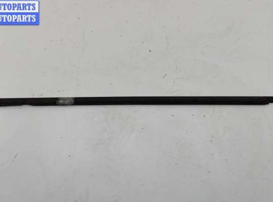 купить Молдинг стекла двери передней левой наружный на Volkswagen Passat B5