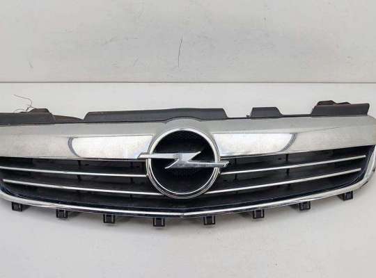 Купить Решетка радиатора на Opel Zafira B (2004-2014) Решетка радиатора OP2464649 на Opel Zafira B (2004-2014)