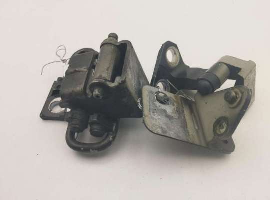 Купить Петля двери задней левой на Volkswagen Passat B6 Петля двери задней левой VG2760935 на Volkswagen Passat B6