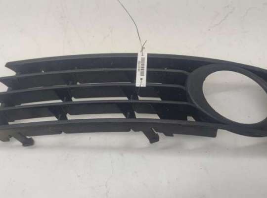 купить Рамка фары противотуманной левой на Audi A4 B6 (2001-2004)