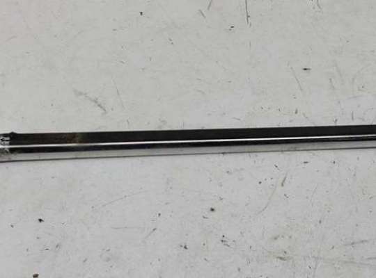 купить Молдинг стекла двери передней левой наружный на Volkswagen Passat B5+ (GP)