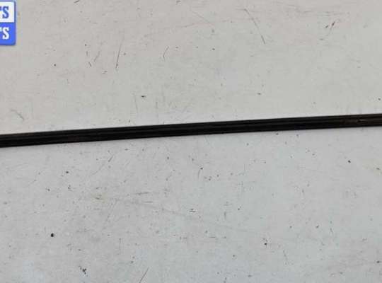 купить Молдинг стекла двери передней левой наружный на Volkswagen Passat B5+ (GP)