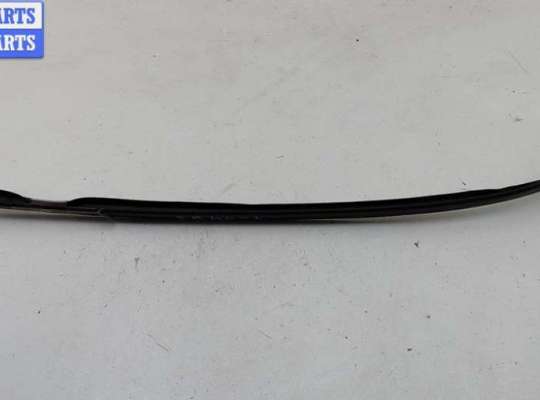 Молдинг лобового стекла MB1689065 на Mercedes C-Class W202 (1993-2000)