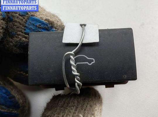 купить Кнопка открывания багажника на Audi A6 C6 (2004-2011)