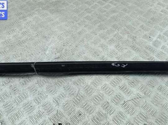 купить Молдинг двери передней левой на Volkswagen Sharan (2000-2010)