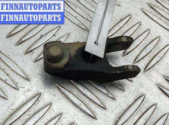 купить Скоба (кронштейн) крепления форсунки на Volvo 850