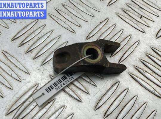купить Скоба (кронштейн) крепления форсунки на Volvo 850
