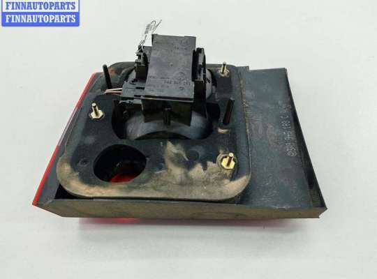 купить Фонарь крышки багажника правый на Volkswagen Passat B4