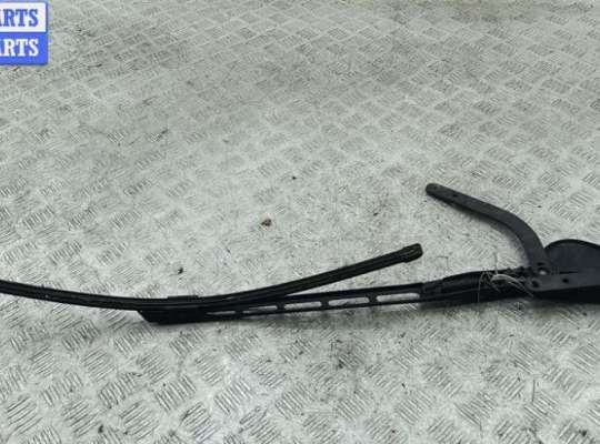 купить Щеткодержатель (поводок стеклоочистителя) передний на Mercedes C-Class W203 (2000-2006)