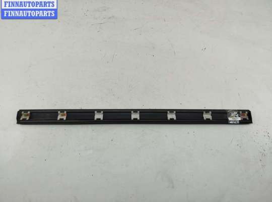 купить Молдинг двери передней правой на Volkswagen Passat B4