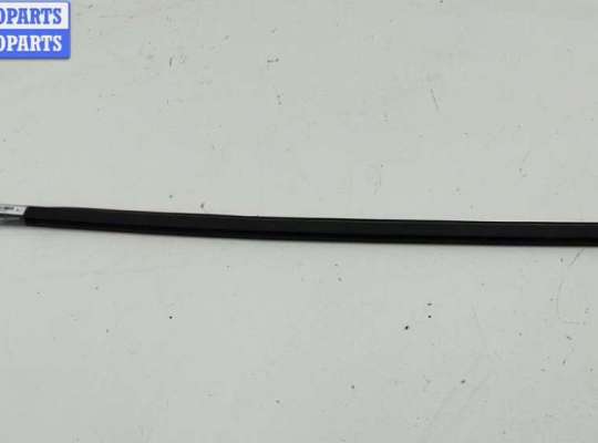 Молдинг стекла двери передней левой наружный SK517693 на Skoda Octavia mk1 (A4 1U) 1996-2010