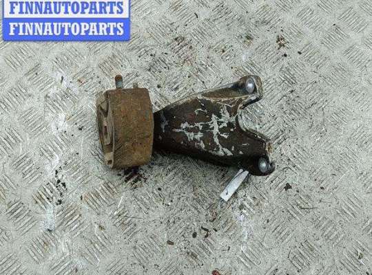 купить Кронштейн КПП опорный на Volkswagen Passat B5