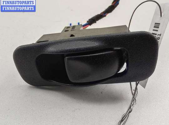 купить Кнопка стеклоподъемника переднего правого на Mitsubishi Space Star (1998-2005)