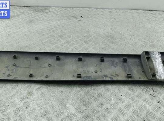 купить Молдинг наружный кузовной задний левый на Opel Vivaro A (2001-2014)