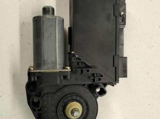 Стеклоподъемник электрический на Volkswagen Touareg I (7L)