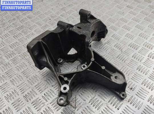 купить Кронштейн генератора на Volvo S40 / V40 (1995-2004)