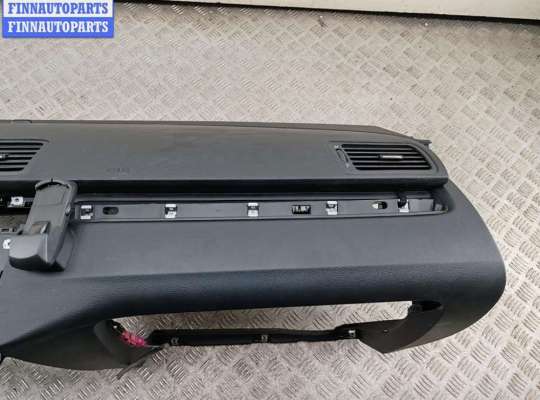 Панель передняя салона (Торпедо) на Volkswagen Passat B6 (3C)