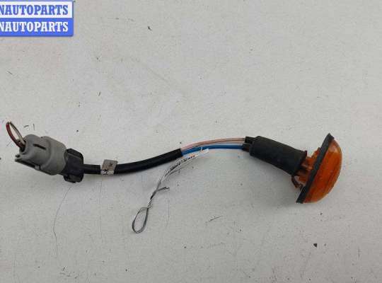 Повторитель поворота левый DGQ7205 на Chrysler Voyager (2001-2007)