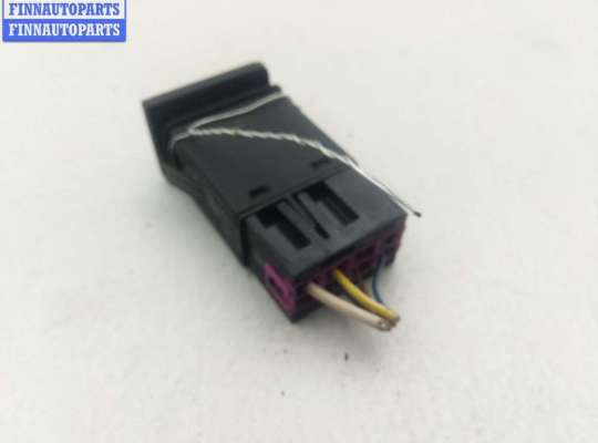 купить Кнопка обогрева заднего стекла на Volkswagen Golf-4