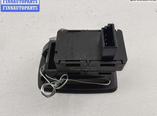 купить Кнопка стеклоподъемника переднего правого на BMW X3 E83 (2003-2010)