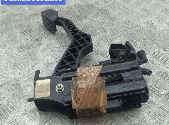 купить Педаль сцепления на Volkswagen Golf-4