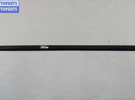 купить Молдинг двери передней правой на Volkswagen Passat B5