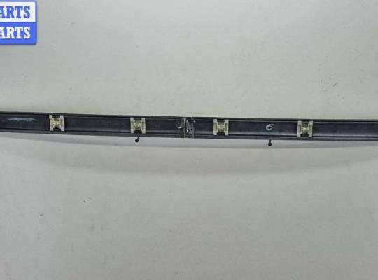 купить Молдинг двери передней левой на Volkswagen Golf-3