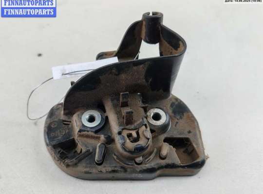 купить Замок двери задней правой на Volkswagen Caddy (2004-2010)