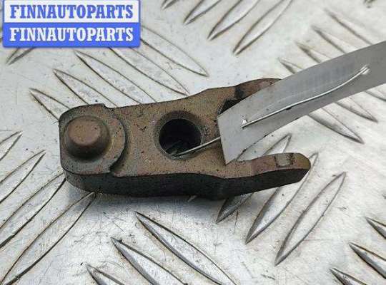 купить Скоба (кронштейн) крепления форсунки на Volvo 850